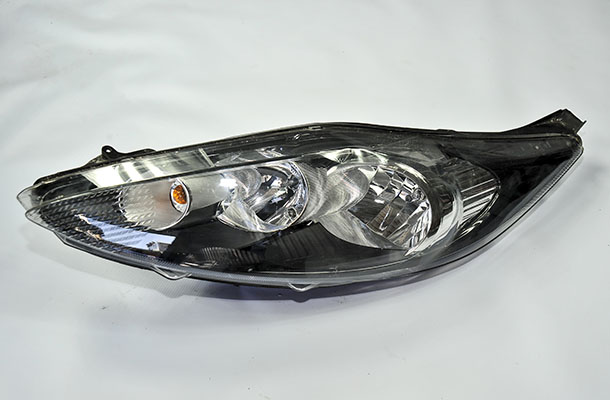 FORD FİESTA FORD CIKMA YEDEK FİESTA 3 SOL SİYAH DÜZ FAR